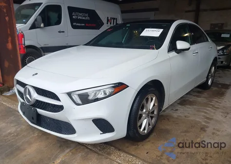 2020 Mercedes-Benz A 220 4Matic z USA, uszkodzony, nr VIN WDD3G4FB1LW040670